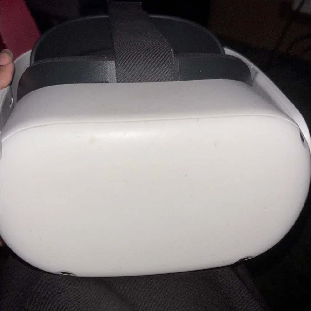 VR Headset - White meta quset 2
